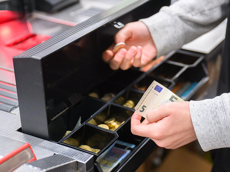 Einzelhandel Weil er sich in mehr als 250 Fällen bei seinem früheren Arbeitsverhältnis bereichert haben soll, hat sich ein Mann aus Erlangen-Höchstadt wegen des Vorwurfs der Unterschlagung verantworten müssen. (Symbolbild)