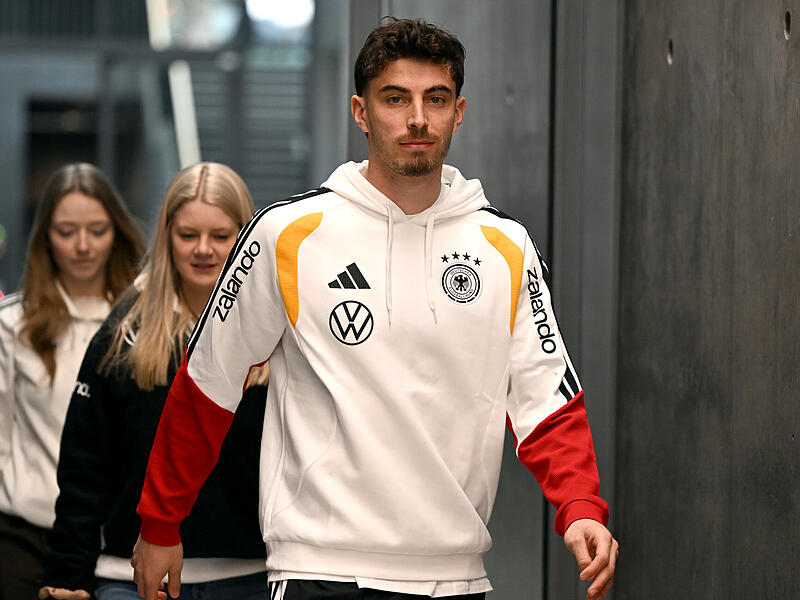 Kai Havertz ist erstmals seit rund eineinhalb Jahren wieder bei der Deutschen Fußballnationalmannschaft in Herzogenaurach. Er ist sich sicher, dass der nötige Teamgeist schnell entstehen wird. Kai Havertz ist erstmals seit rund eineinhalb Jahren wieder bei der Deutschen Fußballnationalmannschaft in Herzogenaurach. Er ist sich sicher, dass der nötige Teamgeist schnell entstehen wird.