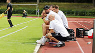 Co-Trainer Alexander Grau (vorne) und Chefcoach Jan Gernlein erwarten eine Steigerung ihres FC Eintracht Bamberg in Ingolstadt.