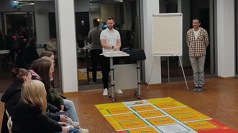 Demokratische Entscheidungsfindung mit dem Spiel &bdquo;Quararo &ndash; Erlebe Demokratie&ldquo;