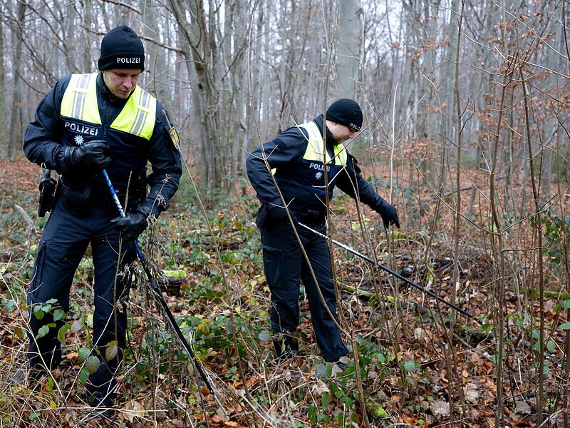 Nach dem Fund einer Frauenleiche im Wald bei München Nach dem Fund einer Frauenleiche im Wald bei München