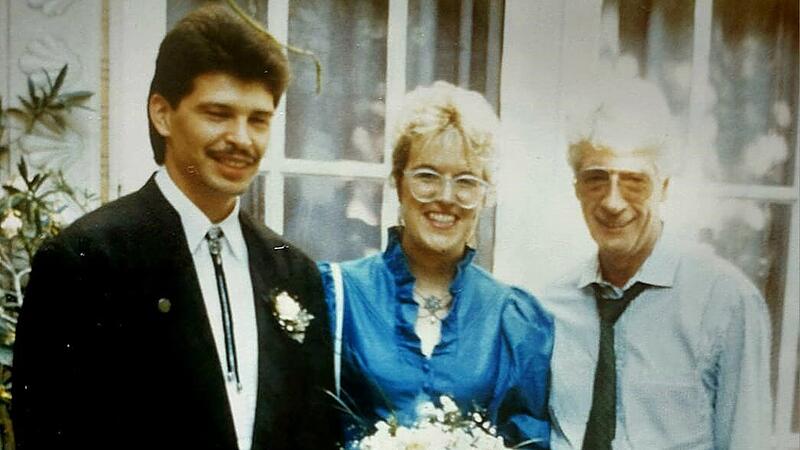 Das Hochzeitspaar Kurt und Sabine Lieb am 6. August 1988 mit „Herzblatt“-Moderator Rudi Carrell als Überraschungsgast Das Hochzeitspaar Kurt und Sabine Lieb am 6. August 1988 mit „Herzblatt“-Moderator Rudi Carrell als Überraschungsgast