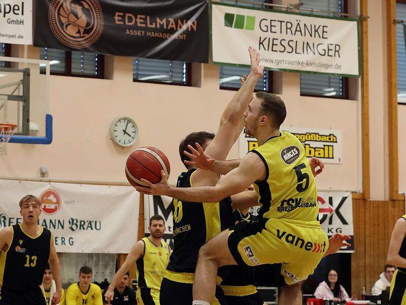 Tr&ouml;ster gg Jahn M&uuml;nchen 150226 05 Bauer