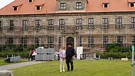 Schlossherrin des Schlosses in Hemhofen Hannah Winkler von Mohrenfels und Zimmerermeister Stefan Maar