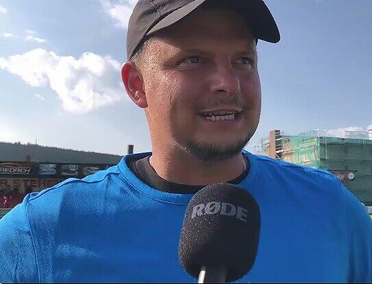 Jan Gräßel, Trainer des FC Herzogenaurach, stand uns nach dem Aufstieg Rede und Antwort. Jan Gräßel, Trainer des FC Herzogenaurach, stand uns nach dem Aufstieg Rede und Antwort.
