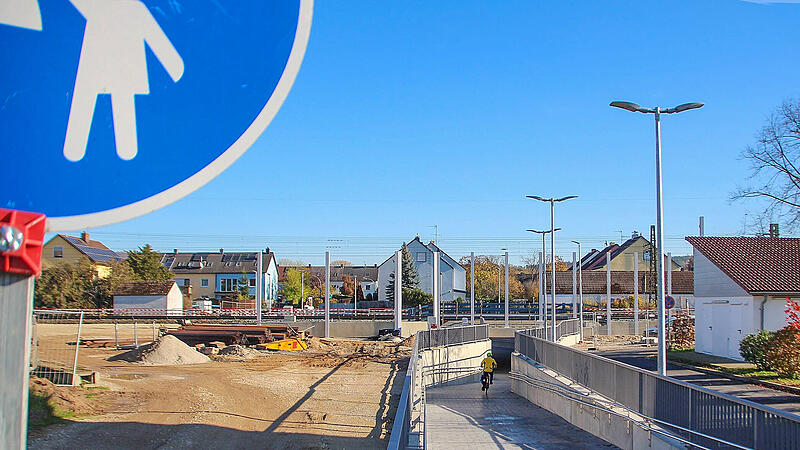 Aktuell steht ein mobiles Fu&szlig;g&auml;ngerweg-Schild an den Eing&auml;ngen zur Unterf&uuml;hrung. Aber Rad- und motorisierte Zweiradfahrer schert das nicht.Forchheim & Fr&auml;nkische Schweiz