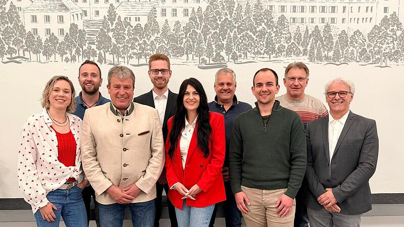 Der neue Guttenberger Gemeinderat mit B&uuml;rgermeisterin (v.l.): Kathrin Maier, Stefan S&ouml;llner, Otto Kreil (stellv. Bgm.), Philip Laaber, Stefanie Meister (B&uuml;rgermeisterin), Frank M&uuml;ller, Richard Meyer, Karl-Heinz Witzgall und Michael Leitner.