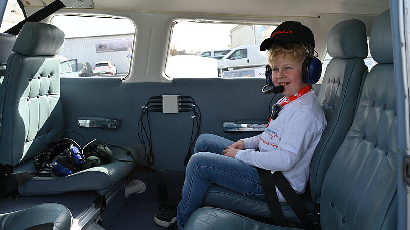 F&uuml;r Nico ist es quasi der erste Flug seines Lebens. Er sa&szlig; zwar ein einmal in einem Hubschrauber, war allerdings zu jung, um sich noch daran zu erinnern.