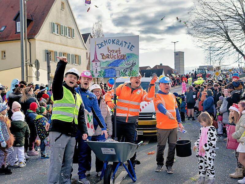 Faschingsumzug in Hirschaid 2026Mit Drachen und Pok&eacute;mon: Faschingsumzug in Hirschaid