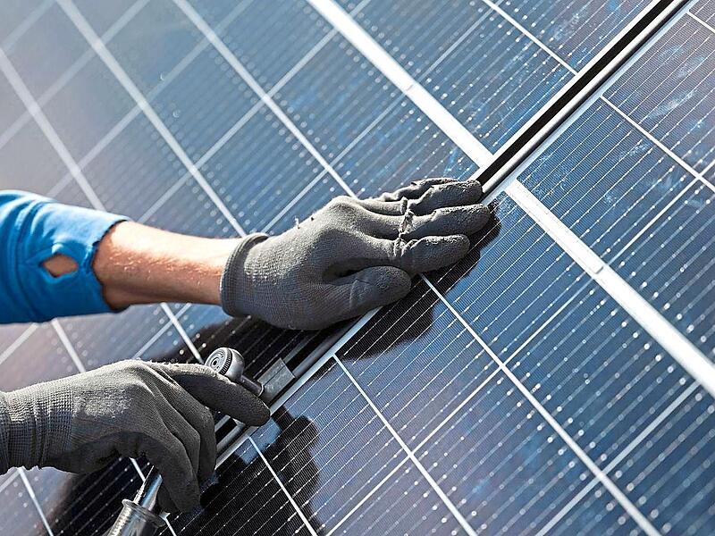 Da es immer mehr Solarstromanlagen gibt, komme das Stromnetz in Mainfranken an seine Grenzen, sagen Fachleute. Marijan Murat, dpa (Symbolbild) Da es immer mehr Solarstromanlagen gibt, komme das Stromnetz in Mainfranken an seine Grenzen, sagen Fachleute. Marijan Murat, dpa (Symbolbild)