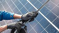 Da es immer mehr Solarstromanlagen gibt, komme das Stromnetz in Mainfranken an seine Grenzen, sagen Fachleute. Marijan Murat, dpa (Symbolbild)