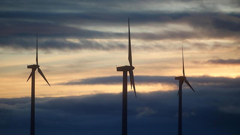 Die Stadt Bad Kissingen schlägt drei mögliche Standorte für Windkraftanlagen vor. Die Stadt Bad Kissingen schlägt drei mögliche Standorte für Windkraftanlagen vor.
