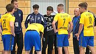 Die HG Kunstadt um Trainer Uwe Piesker (Dritter von rechts) reisen stark ersatzgeschw&auml;cht zum Meisterschaftsfavoriten HSV Hochfranken.