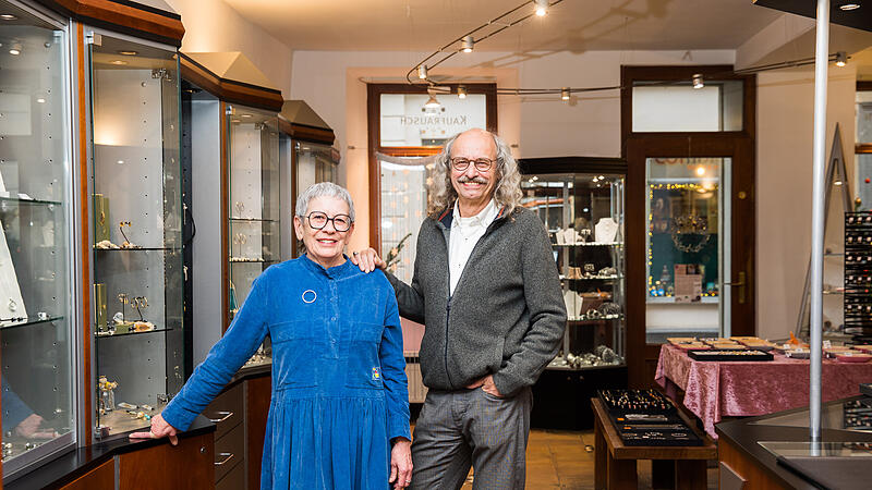 Im &bdquo;Kaufrausch&ldquo; in Bamberg verkaufen Hoffmann und Hesse Schmuck