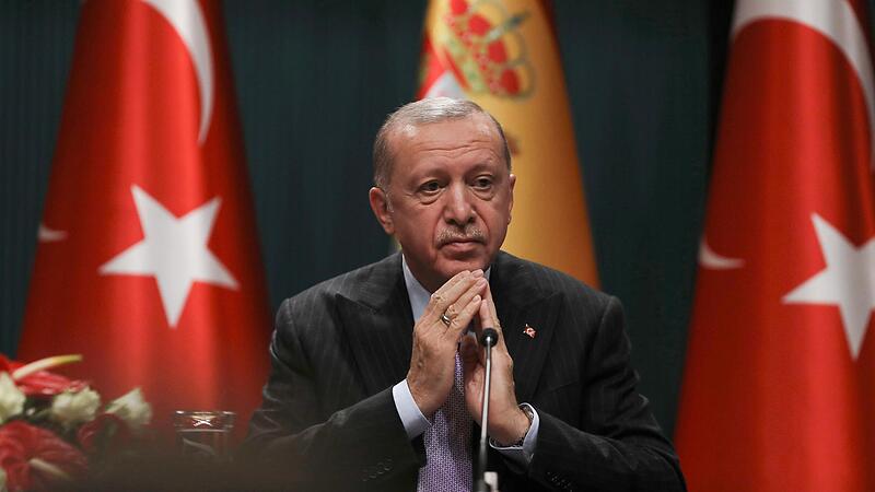 Lange lehnte der t&uuml;rkische Pr&auml;sident Recep Tayyip Erdogan politischen Kontakt zum syrischen Staatschef Baschar al-Assad ab. Das k&ouml;nnte sich jetzt &auml;ndern.