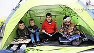 Lehrerin Anja Strobel und ihre Kollegin Jessica Lange haben kuschlige Lesehöhlen geschaffen, in denen sich die Kinder in ihre Lektüre vertiefen können.