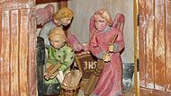 Engel bereiten den Stall für das Jesuskind vor, während Maria und Josef auf Herbergssuche sind. Auch klassische Krippen fehlen natürlich nicht in der Maternkapelle.