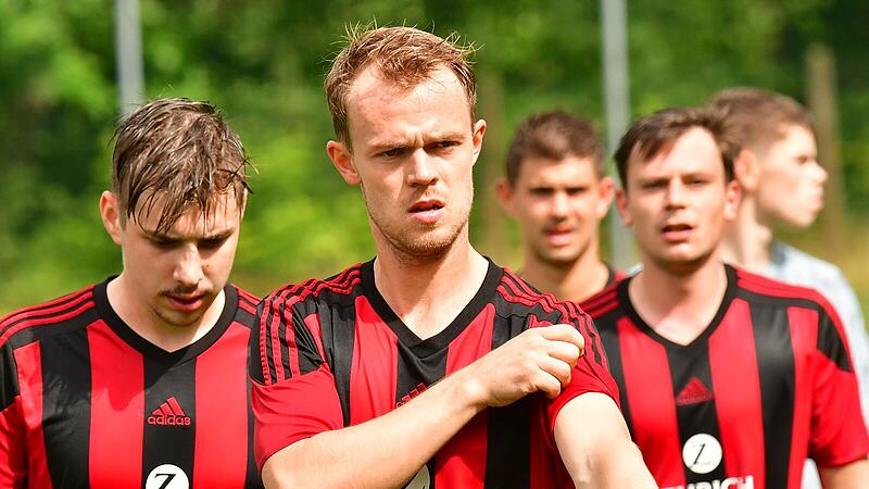 Daniel Herz (Mitte) bildet seit dieser Saison zusammen mit Sebastian Zydeck das Baiersdorfer Trainerduo.&nbsp;