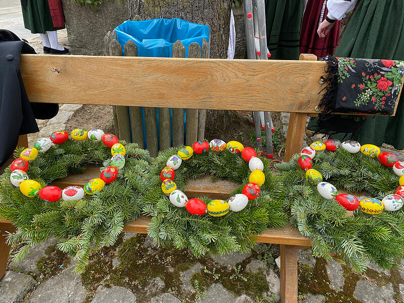 Ein besonderes Highlight in der Fr&auml;nkischen Schweiz ist das Schm&uuml;cken des Osterbrunnens in Muggendorf.
