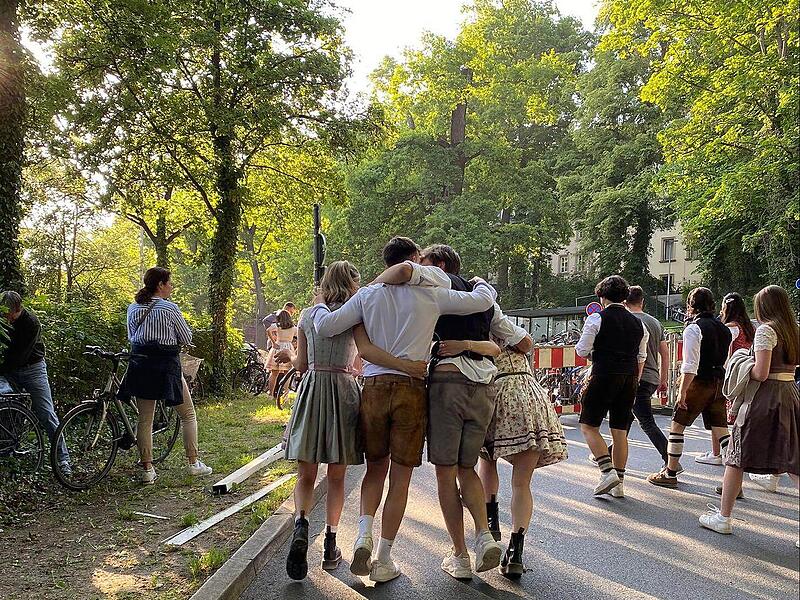 Das Wetter hätte beim Auftakt-Wochenende nicht besser sein können.Das war der erste Annafest-Abend