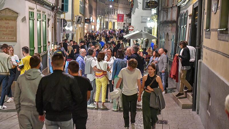 Bis in die Puppen oder doch nur bis zwei Uhr? Das Bamberger Nachtleben ist vor allem bei der Clubkultur &bdquo;ausbauf&auml;hig&ldquo;, meinen gr&uuml;ne Stadtr&auml;te.