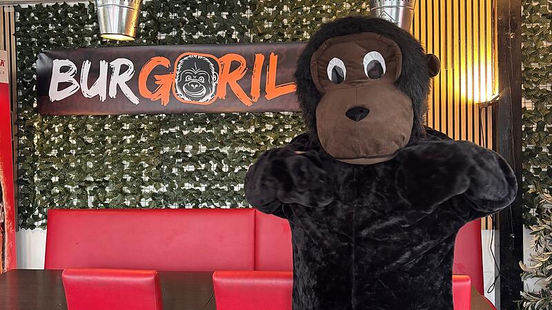 Im Gorilla-Kost&uuml;m auf Auslieferung: Ein Burger-Restaurant feiert so sein Jubil&auml;um in Herzogenaurach.