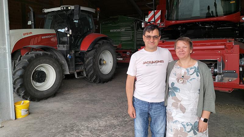 J&ouml;rg und Dagmar Deinlein freuen sich, dass ihr Hof f&uuml;r ausgezeichnete Ausbildung den Staatsehrenpreis bekommen hat.