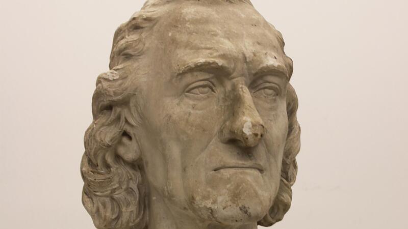 Diese Porträtbüste von Carl Alexander Heideloff schenkte Anton Schobert dem Pfarrarchiv St. Kilian Haßfurt. Wohl um 1860, zu Heideloffs Lebzeiten, hat sein Stuttgarter Schwager und Bildhauer Victor Cappeller die Büste aus Stuckgips gegossen. Sie ... Diese Porträtbüste von Carl Alexander Heideloff schenkte Anton Schobert dem Pfarrarchiv St. Kilian Haßfurt. Wohl um 1860, zu Heideloffs Lebzeiten, hat sein Stuttgarter Schwager und Bildhauer Victor Cappeller die Büste aus Stuckgips gegossen. Sie ...