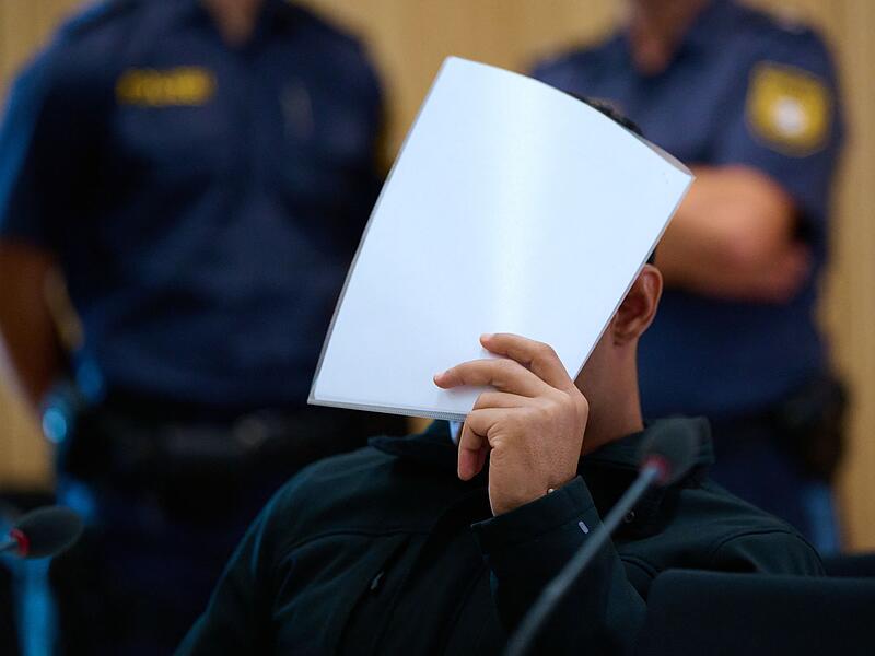Mann soll Ehefrau enthauptet haben Mann soll Ehefrau enthauptet haben