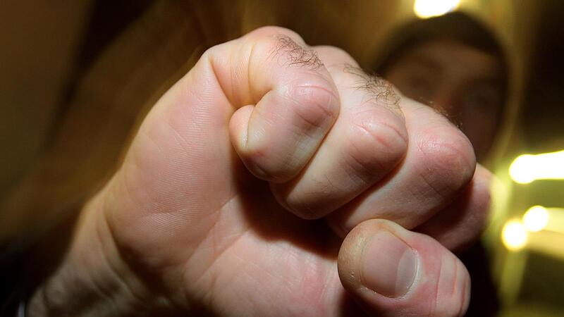 Bei einem Streit lie&szlig; ein 19-J&auml;hriger die F&auml;uste sprechen.