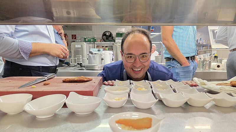 Julian Prakash von EatLove Julian Prakash lud die Gäste zum Eröffnungsabend direkt in die Küche ein.