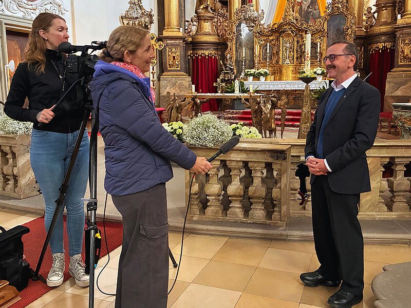 Die Banzer Katakombenheiligen erobern Amerika Internationales Filmteam in der Stiftskirche Banz