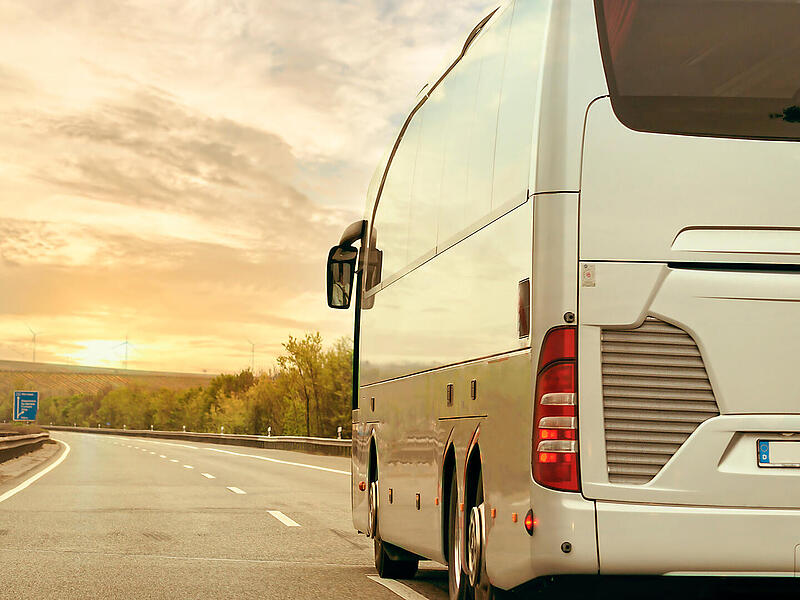 Reisebus läuft auf A9 aus - zwei Kilometer Dieselspur Reisebus läuft auf A9 aus - zwei Kilometer Dieselspur