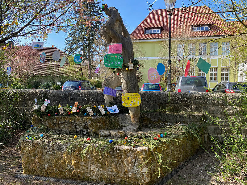 Osterbrunnen Ebermannstadt RathausOsterbrunnen Fr&auml;nkische Schweiz 2025 Teil 2