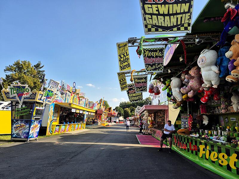 Der Festplatz vor der offiziellen Eröffnung.Rundgang vor dem Bieranstich Der Festplatz vor der offiziellen Eröffnung.Rundgang vor dem Bieranstich