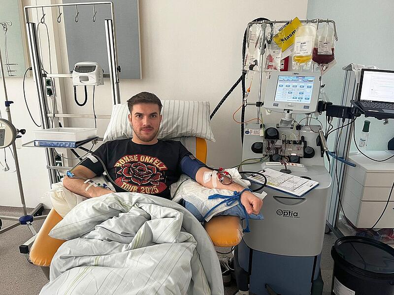 Im Dresdner DKMS-Entnahmezentrum spendete David Lang Stammzellen. Der St&uuml;rmer des FC Eintracht hat damit wom&ouml;glich ein Menschenleben gerettet.