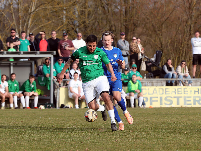 Für Murat Basaran (hier im Spiel gegen den FC Oberhaid) und den SC Kemmern reichte es gegen den TSV Mönchröden II nicht zum Sieg. Für Murat Basaran (hier im Spiel gegen den FC Oberhaid) und den SC Kemmern reichte es gegen den TSV Mönchröden II nicht zum Sieg.
