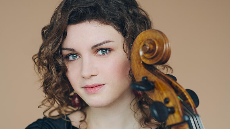 Julia Hagen begeisterte mit den Bamberger Symphonikern