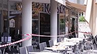 Am Tag nach dem Brand: Das Café Kaiser ist geschlossen, drinnen versuchen die Mitarbeiter die Spuren des Feuers zu beseitigen. Am Tag nach dem Brand: Das Café Kaiser ist geschlossen, drinnen versuchen die Mitarbeiter die Spuren des Feuers zu beseitigen.