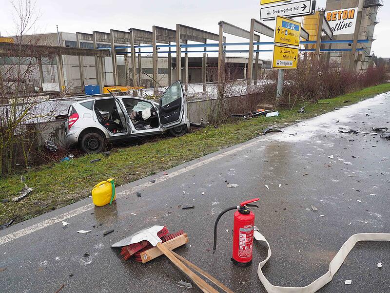 Ein schwerer Verkehrsunfall hat sich am Montag gegen 7.40 Uhr bei Untersiemau ereignet.