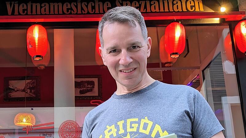 Autor Sebastian Fickert traf sich zum Gespräch mit dieser Zeitung natürlich in einem vietnamesischen Bistro.