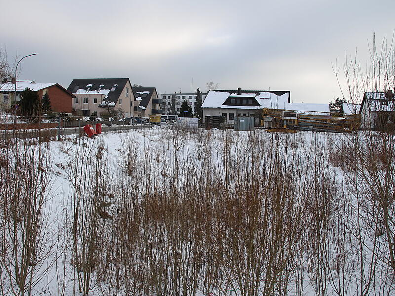 F&uuml;r dieses Grundst&uuml;ck an der Inastra&szlig;e in H&ouml;chstadt wurde die Baugenehmigung f&uuml;r zwei Mehrfamilienh&auml;user mit 14 Wohnungen vom Stadtrat um ein weiteres Jahr verl&auml;ngert.