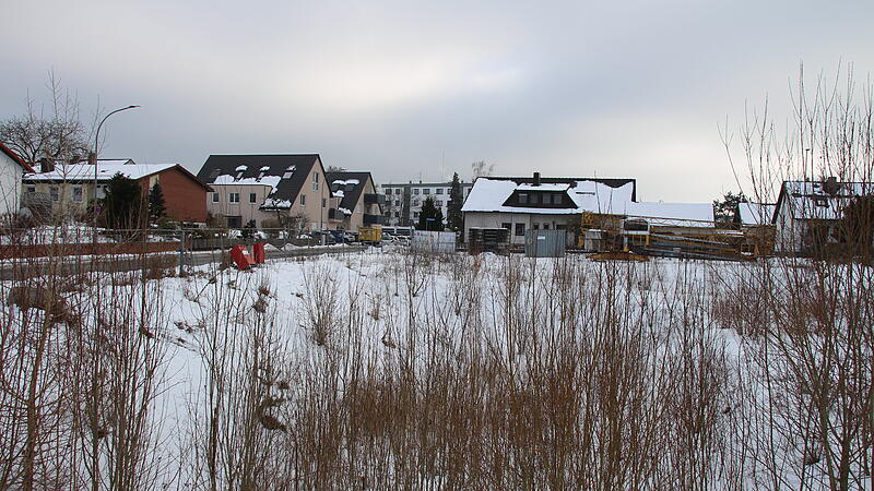 F&uuml;r dieses Grundst&uuml;ck an der Inastra&szlig;e in H&ouml;chstadt wurde die Baugenehmigung f&uuml;r zwei Mehrfamilienh&auml;user mit 14 Wohnungen vom Stadtrat um ein weiteres Jahr verl&auml;ngert.