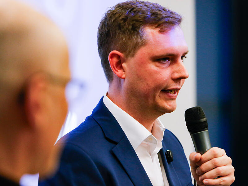 Wohnraum auf dem ehemaligen Schlachthofgel&auml;nde, barrierefreie Wege, Pflegeangebote mit st&auml;dtischer Beratungsstelle sowie die F&ouml;rderung von Kulturprojekten: Jonas Gl&uuml;senkamp machte am Abend deutlich, was er in Bamberg voranbringen will.