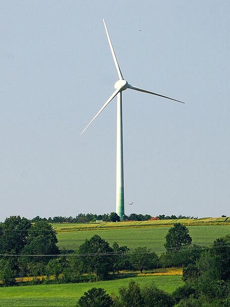 Das Windrad bei Sassendorf steht still und soll „repowered“ sowie um eine neue, sehr viel höhere Anlage erweitert werden.