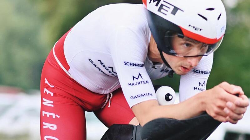 Felix Hentschel vergrößerte auf der Radstrecke seinen Vorsprung derart, dass er anschließend ein einsames Rennen gegen die Uhr lief. Felix Hentschel vergrößerte auf der Radstrecke seinen Vorsprung derart, dass er anschließend ein einsames Rennen gegen die Uhr lief.