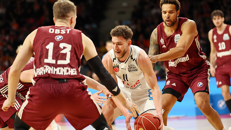 F&uuml;r Kevin Wohlrath (mit Ball) und die Baskets war im Pokal-Halbfinale Mitte Februar gegen die Bayern um die Ex-Bamberger Andi Obst und Elias Harris (rechts) nicht viel zu holen.