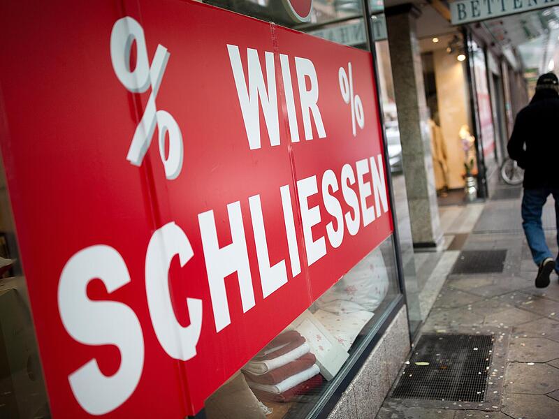 Kaufzurückhaltung, Onlinehandel und Billig-Konkurrenz aus dem Ausland: Der bayerische Handelsverband warnt vor einer Pleitewelle. Kaufzurückhaltung, Onlinehandel und Billig-Konkurrenz aus dem Ausland: Der bayerische Handelsverband warnt vor einer Pleitewelle.
