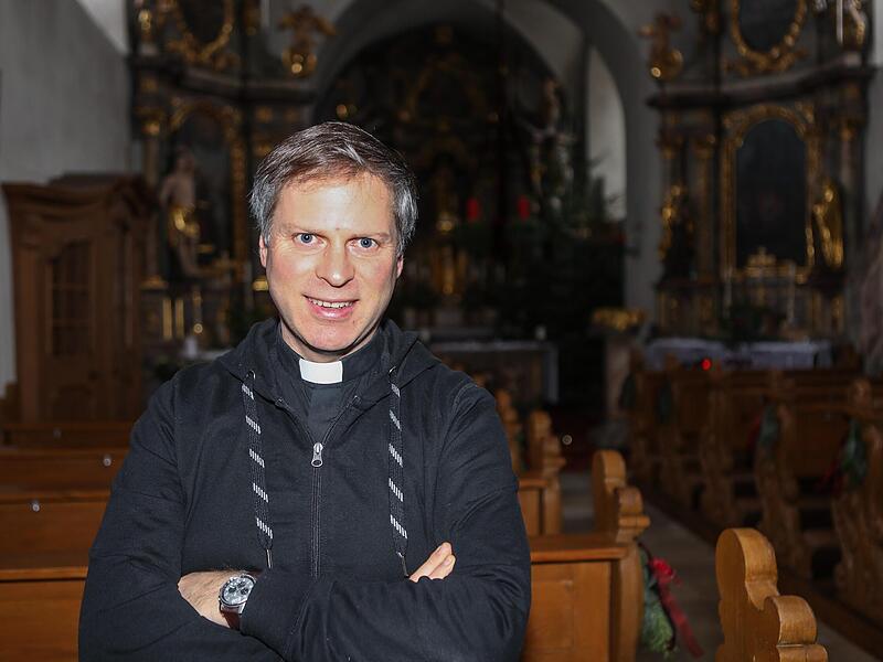 „Die Gastfamilien haben Unbeschreibliches geleistet.“ Pfarrer Matthias Steffel blickt zurück auf die bewegende Zeit, als 46 Flüchtlinge in Hallerndorf ein neues Zuhause fanden.Forchheim & Fränkische Schweiz „Die Gastfamilien haben Unbeschreibliches geleistet.“ Pfarrer Matthias Steffel blickt zurück auf die bewegende Zeit, als 46 Flüchtlinge in Hallerndorf ein neues Zuhause fanden.Forchheim & Fränkische Schweiz