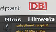 Verspätungen gehören nach wie vor zu den wohl größten Ärgernissen für Bahnkunden. Nach Angaben der Deutschen Bahn kam im November jeder zweite Zug im Fernverkehr zu spät.